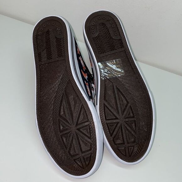 🔥Hot topic woman's corgi print high tops New - Picture 5 of 6